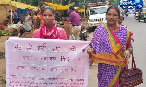 इलाज के लिए सड़क पर भीख मांगती पत्नी