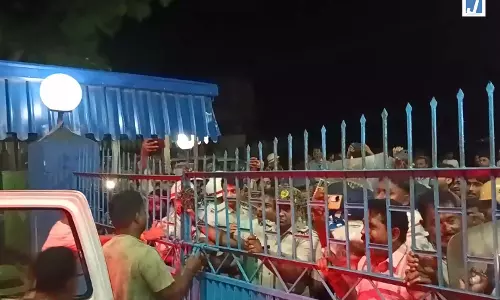 पूर्व TMC विधायक की गिरफ्तारी से थाने के बाहर हंगामा, कार्यकर्ताओं ने किया तीखा प्रदर्शन