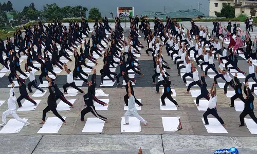 Assam Rifles ने पूरे नागालैंड में 12वां अंतर्राष्ट्रीय योग दिवस मनाया Assam Rifles ने पूरे नागालैंड में 12वां अंतर्राष्ट्रीय योग दिवस मनाया