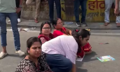 NEET परीक्षा के दौरान हंगामा: अभ्यर्थी का अचानक बदला सेंटर, छूटा पेपर NEET परीक्षा के दौरान हंगामा: अभ्यर्थी का अचानक बदला सेंटर, छूटा पेपर