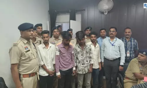 अंतर्राज्यीय चेन स्नेचिंग गिरोह का पर्दाफाश, ओडिशा के 5 समेत 6 आरोपी गिरफ्तार अंतर्राज्यीय चेन स्नेचिंग गिरोह का पर्दाफाश, ओडिशा के 5 समेत 6 आरोपी गिरफ्तार