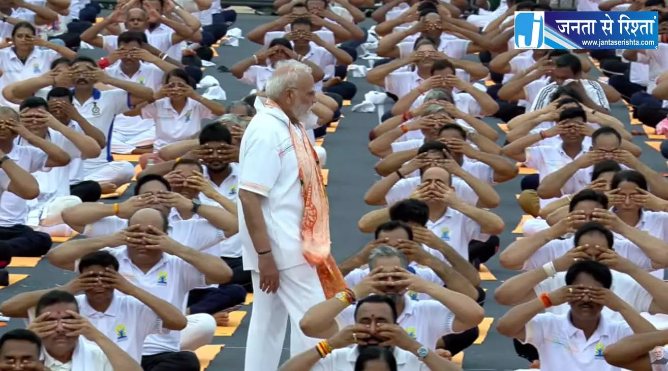 योग से हम बीमारियों से दूर रहेंगे : PM मोदी योग से हम बीमारियों से दूर रहेंगे : PM मोदी