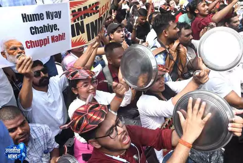 Delhi CJP के साथ पहली बार प्रदर्शनकारी, दिया समर्थन संदेश Delhi CJP के साथ पहली बार प्रदर्शनकारी, दिया समर्थन संदेश