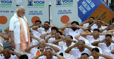 12वें अंतरराष्ट्रीय योग दिवस पर पश्चिम बंगाल में महाआयोजन, भाजपा नेताओं ने कहा- पीएम मोदी ने योग को वैश्विक पहचान दिलाई 12वें अंतरराष्ट्रीय योग दिवस पर पश्चिम बंगाल में महाआयोजन, भाजपा नेताओं ने कहा- पीएम मोदी ने योग को वैश्विक पहचान दिलाई