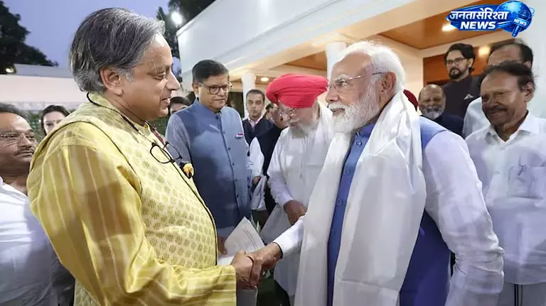 Congress में विदेश नीति पर बयानबाजी तेज, शशि थरूर और पवन खेड़ा के बीच जुबानी जंग Congress में विदेश नीति पर बयानबाजी तेज, शशि थरूर और पवन खेड़ा के बीच जुबानी जंग