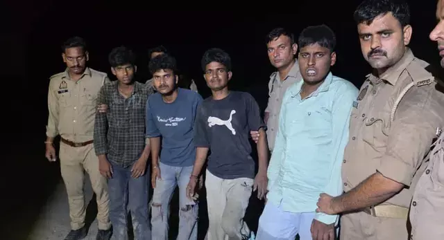 UP : चुरेली डकैती कांड में पुलिस मुठभेड़ UP : चुरेली डकैती कांड में पुलिस मुठभेड़