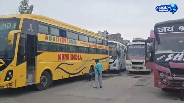 Yamuna एक्सप्रेसवे पर बड़ी कार्रवाई, नियम तोड़कर चल रही 76 बसें जब्त Yamuna एक्सप्रेसवे पर बड़ी कार्रवाई, नियम तोड़कर चल रही 76 बसें जब्त