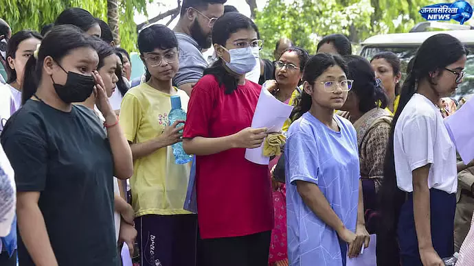 NEET-UG री-एग्जाम आज, मध्य प्रदेश में 45 हजार से अधिक छात्र शामिल NEET-UG री-एग्जाम आज, मध्य प्रदेश में 45 हजार से अधिक छात्र शामिल