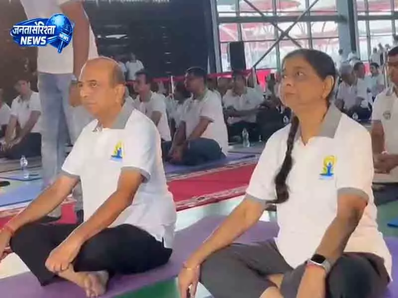 Dhaka में योग दिवस कार्यक्रम में भारतीय दूत शामिल Dhaka में योग दिवस कार्यक्रम में भारतीय दूत शामिल