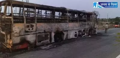 इलेक्ट्रिक बस में लगी आग, बाल-बाल बची 40 लोगों की जान इलेक्ट्रिक बस में लगी आग, बाल-बाल बची 40 लोगों की जान