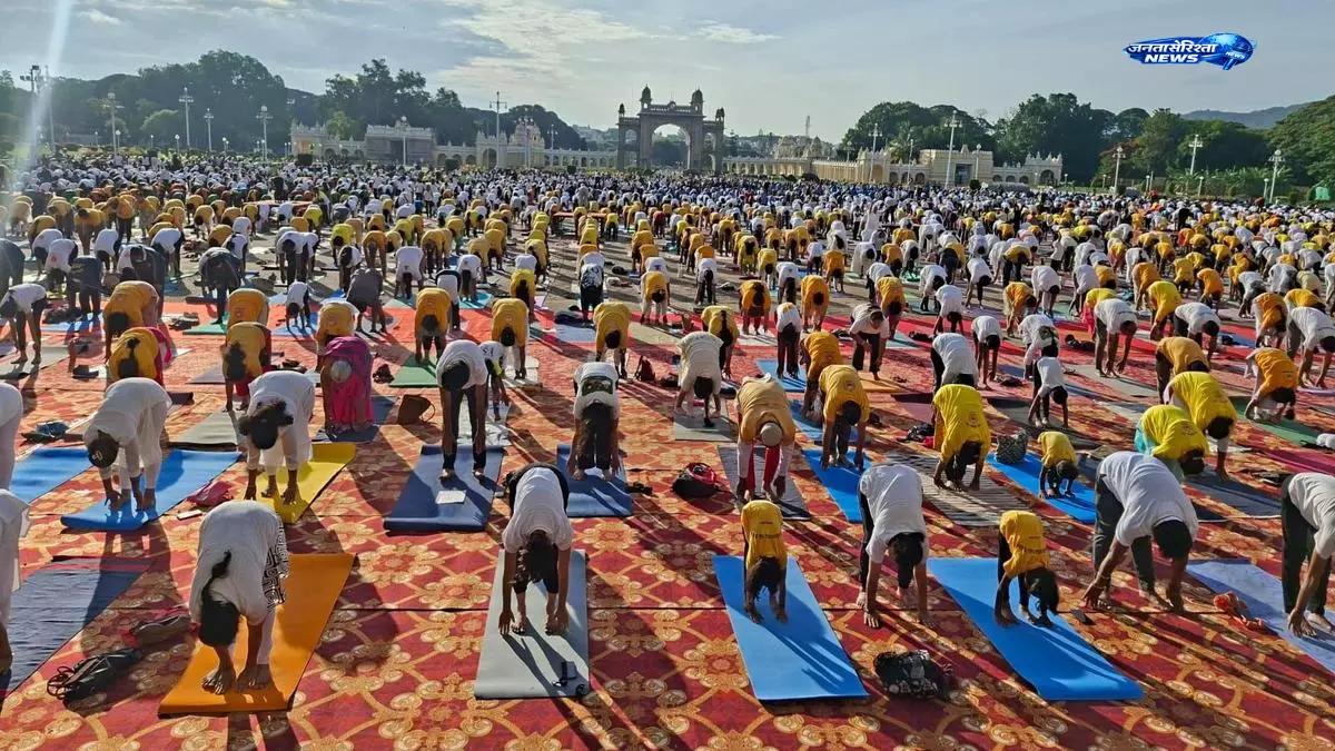 Kashmir : अंतरराष्ट्रीय योग दिवस पर हजारों लोगों की भागीदारी Kashmir : अंतरराष्ट्रीय योग दिवस पर हजारों लोगों की भागीदारी