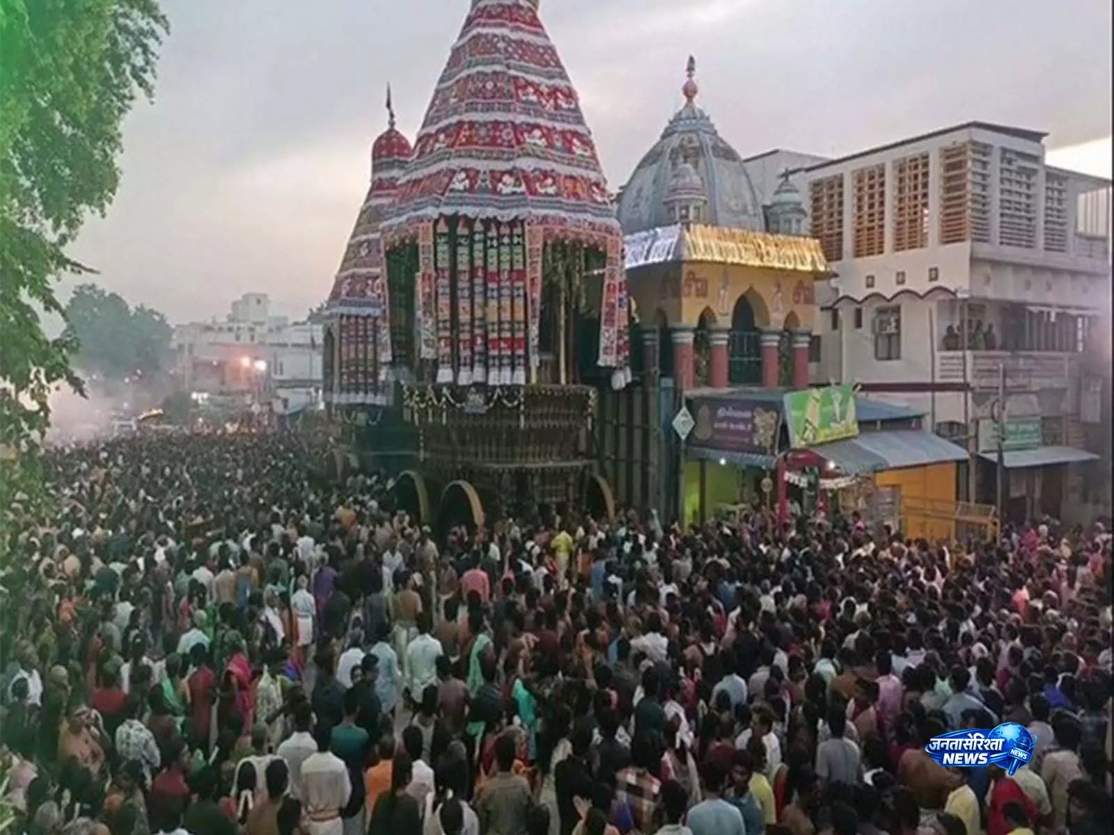 तमिलनाडु के Cuddalore में भव्य आनी थिरुमंजनम रथ यात्रा तमिलनाडु के Cuddalore में भव्य आनी थिरुमंजनम रथ यात्रा