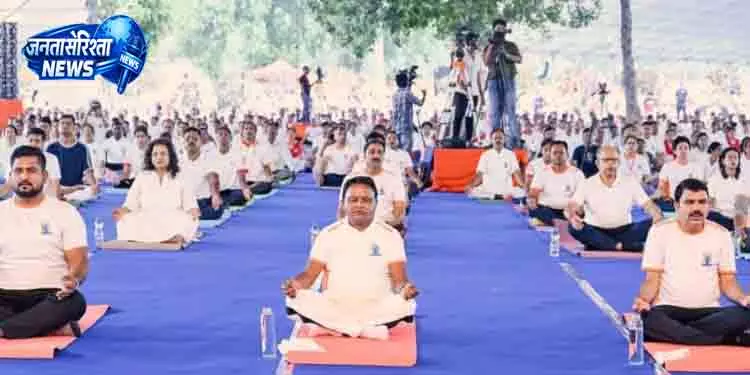 Odisha CM ने युवाओं को योग की सलाह दी Odisha CM ने युवाओं को योग की सलाह दी