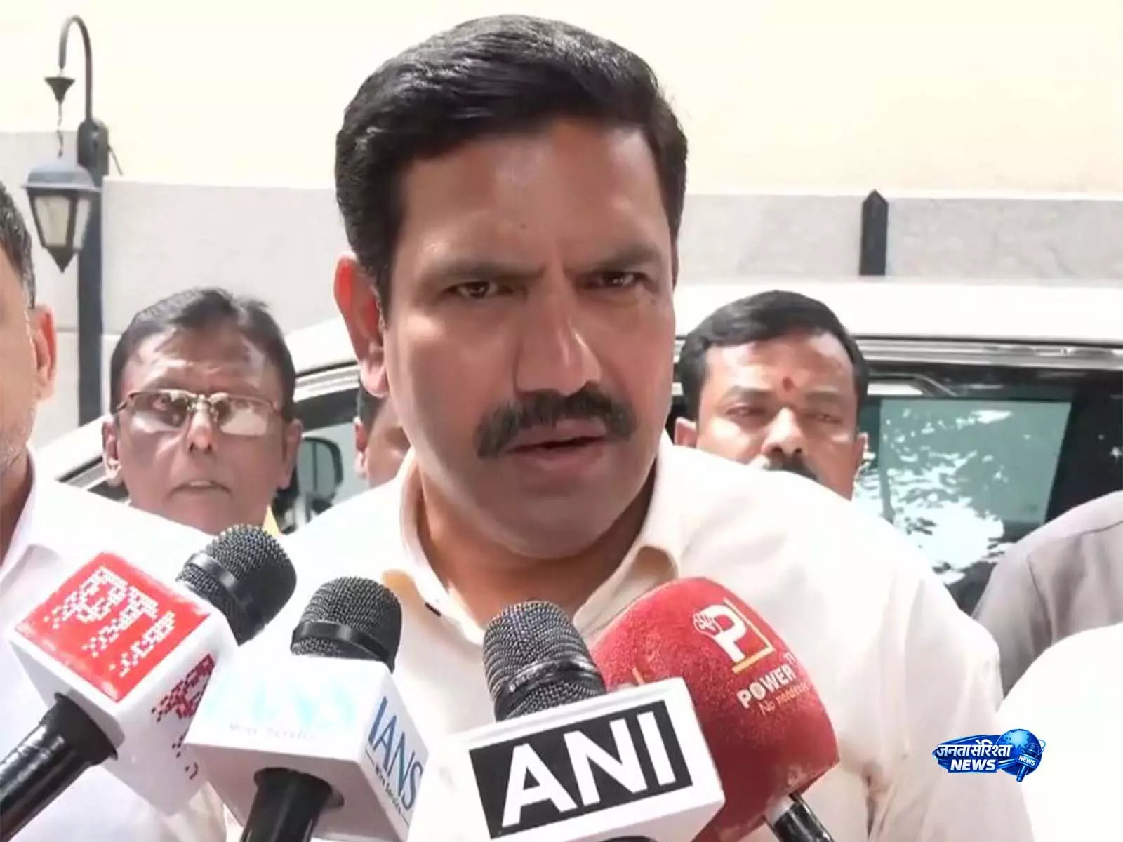 बीवाई विजयेंद्र ने कहा कि क्रॉस-वोटिंग विवाद को लेकर BJP धर्मस्थल में विधायक दल की बैठक करेगी बीवाई विजयेंद्र ने कहा कि क्रॉस-वोटिंग विवाद को लेकर BJP धर्मस्थल में विधायक दल की बैठक करेगी