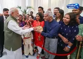 NEET परीक्षा के बीच दिल्ली एयरपोर्ट पर रुके पीएम NEET परीक्षा के बीच दिल्ली एयरपोर्ट पर रुके पीएम