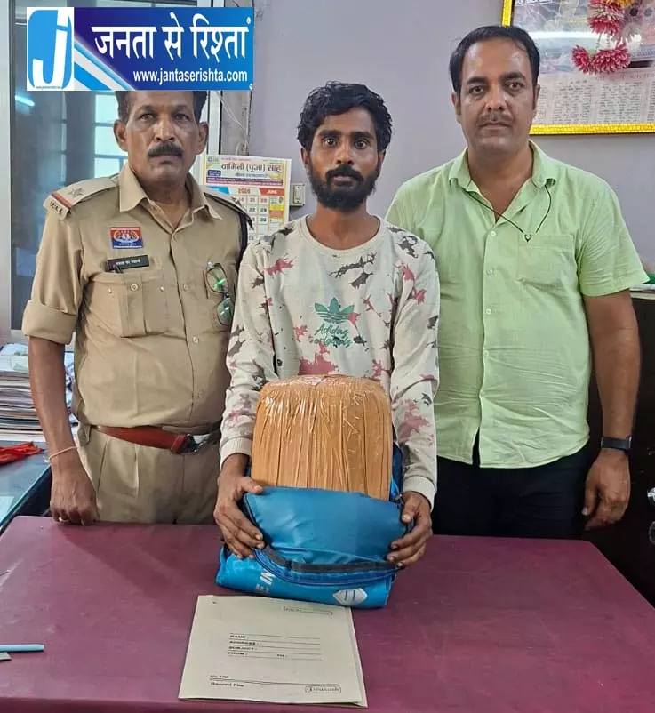 पंडरी में गांजा बेच रहा अंतर्राज्यीय आरोपी गिरफ्तार पंडरी में गांजा बेच रहा अंतर्राज्यीय आरोपी गिरफ्तार