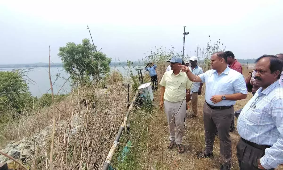 नलगोंडा में सिंचाई परियोजनाओं में तेज़ी लाएं: R&R प्रमुख नलगोंडा में सिंचाई परियोजनाओं में तेज़ी लाएं: R&R प्रमुख