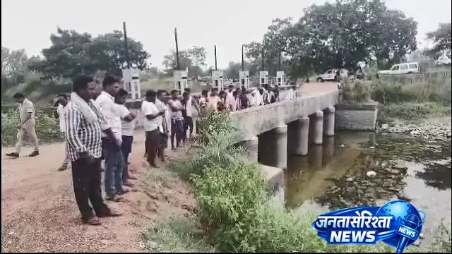 Bargarh में नहर से महिला का शव बरामद, जांच जारी Bargarh में नहर से महिला का शव बरामद, जांच जारी