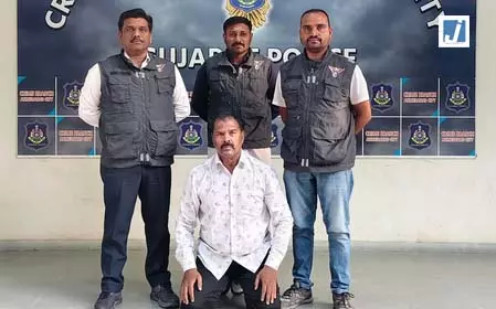क्राइम ब्रांच का बड़ा एक्शन: 7 साल से फरार इनामी कुख्यात गैंगस्टर गिरफ्तार क्राइम ब्रांच का बड़ा एक्शन: 7 साल से फरार इनामी कुख्यात गैंगस्टर गिरफ्तार