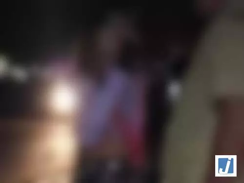 युवती पुलिसवाले से बोली- तेरी औकात क्या है, फिर... युवती पुलिसवाले से बोली- तेरी औकात क्या है, फिर...
