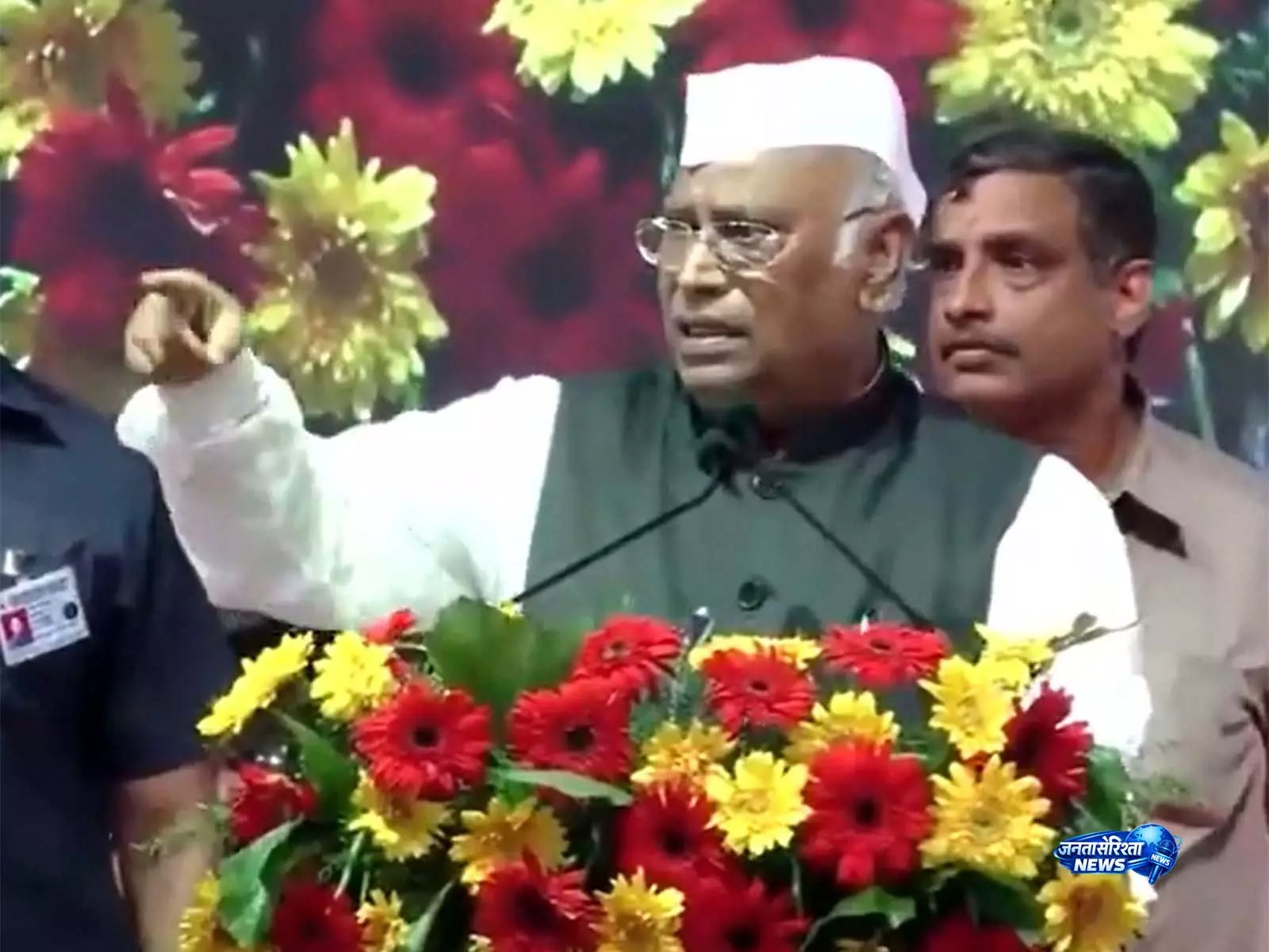 डीके शिवकुमार के समर्थन में नारेबाजी पर Kharge का सख्त रुख, अनुशासनात्मक कार्रवाई की चेतावनी डीके शिवकुमार के समर्थन में नारेबाजी पर Kharge का सख्त रुख, अनुशासनात्मक कार्रवाई की चेतावनी