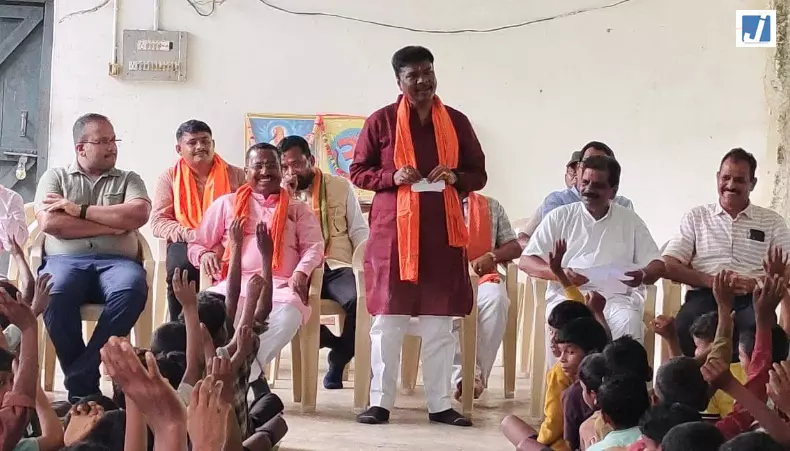 मंत्री कश्यप ने विद्यार्थियों को दिया लक्ष्य हासिल करने का मंत्र