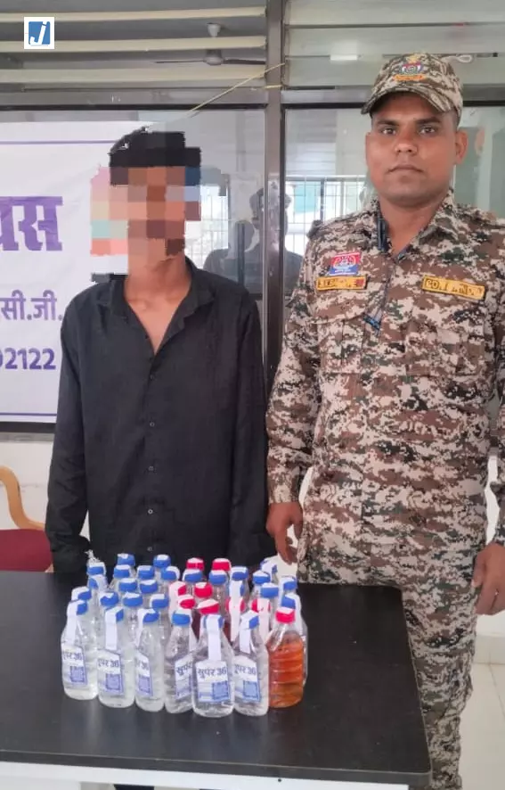 पुलिस की अवैध शराब पर बड़ी कार्रवाई, 45 पौवा शराब जब्त पुलिस की अवैध शराब पर बड़ी कार्रवाई, 45 पौवा शराब जब्त