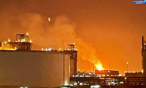 कतर के LNG टर्मिनल पर धमाका, 54 घायल, 18 लापता; वैश्विक ऊर्जा बाजार पर असर की आशंका कतर के LNG टर्मिनल पर धमाका, 54 घायल, 18 लापता; वैश्विक ऊर्जा बाजार पर असर की आशंका