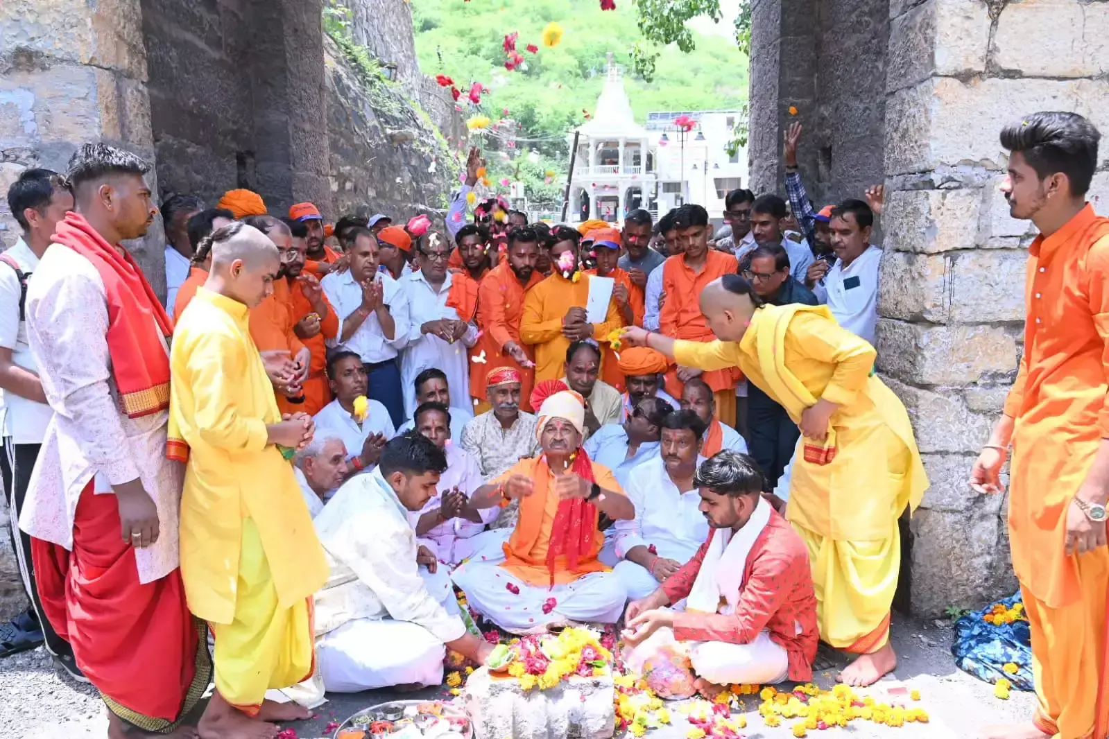 Chittorgarh: निंबाहेड़ा-चित्तौड़ महापदयात्रा का दुर्ग चरण पूजन बना आकर्षण