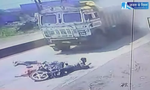 रायपुर : अचानक बाइक बंद होने से ट्रक ने रौंदा