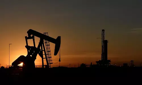 US-ईरान वार्ता के बाद कच्चे तेल की कीमतों में गिरावट, वैश्विक आपूर्ति चिंता हुई कम