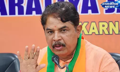 Karnataka : राजनीति में बयानबाज़ी तेज, आर. अशोक ने कांग्रेस पर लगाया ‘हॉर्स ट्रेडिंग’ का आरोप Karnataka : राजनीति में बयानबाज़ी तेज, आर. अशोक ने कांग्रेस पर लगाया ‘हॉर्स ट्रेडिंग’ का आरोप