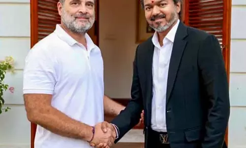 राहुल गांधी ने तमिलनाडु के सीएम विजय को खास अंदाज में किया विश, बोले- मैं साथ खड़ा हूं राहुल गांधी ने तमिलनाडु के सीएम विजय को खास अंदाज में किया विश, बोले- मैं साथ खड़ा हूं