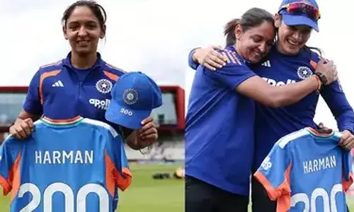 हरमनप्रीत कौर ने रचा इतिहास, 200 टी20 अंतरराष्ट्रीय मैच खेलने वाली पहली खिलाड़ी बनीं हरमनप्रीत कौर ने रचा इतिहास, 200 टी20 अंतरराष्ट्रीय मैच खेलने वाली पहली खिलाड़ी बनीं