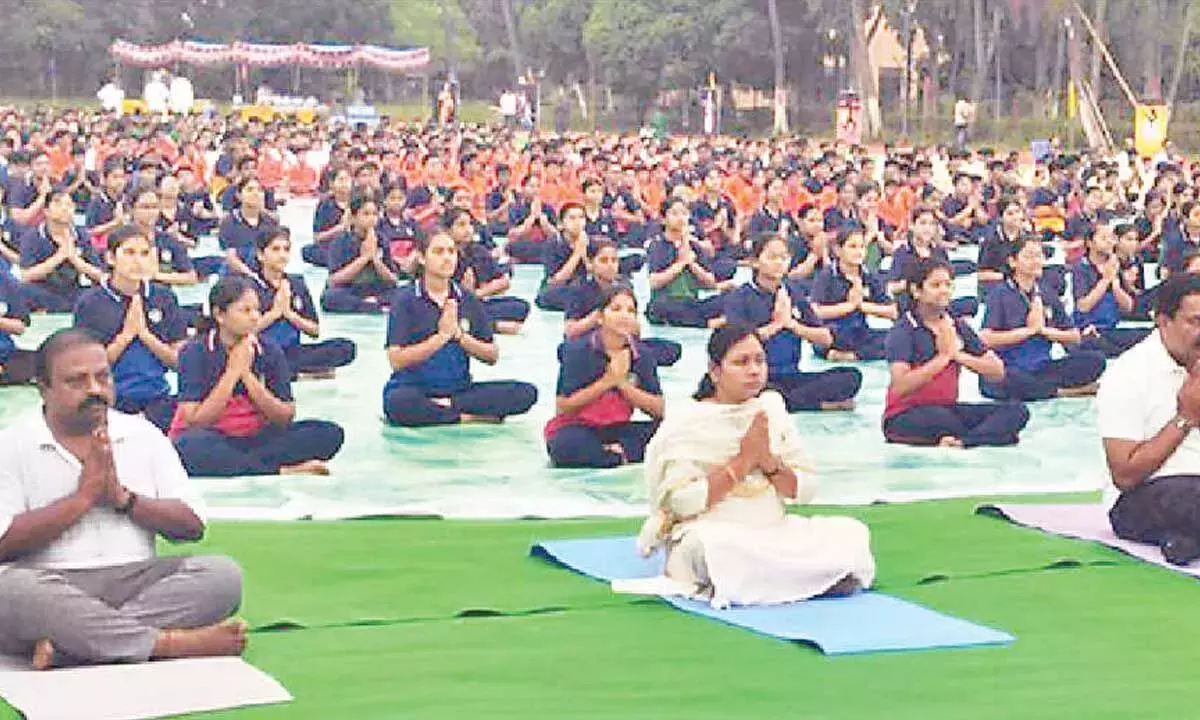 Andhra: योग को रोज़मर्रा की ज़िंदगी का हिस्सा बनाने का आह्वान Andhra: योग को रोज़मर्रा की ज़िंदगी का हिस्सा बनाने का आह्वान