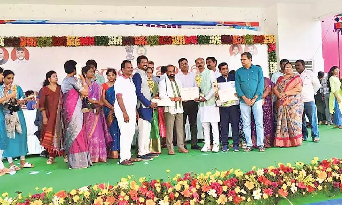 EG ने राज्य-स्तरीय योग प्रतियोगिताओं में बेहतरीन प्रदर्शन किया EG ने राज्य-स्तरीय योग प्रतियोगिताओं में बेहतरीन प्रदर्शन किया