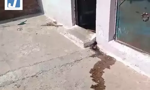 सनसनीखेज वारदात: तीन लोगों की हत्या से हड़कंप, इलाके में तरह-तरह की चर्चाएं सनसनीखेज वारदात: तीन लोगों की हत्या से हड़कंप, इलाके में तरह-तरह की चर्चाएं