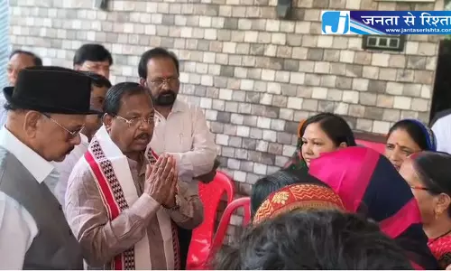 नौगई हत्याकांड के पीड़ित परिवार से मंत्री रामविचार नेताम ने की मुलाकात