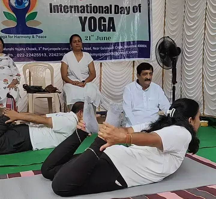Mumbai: योग दिवस और पितृ दिवस पर दिव्यांग विद्यार्थियों के साथ विशेष योग सत्र आयोजित
