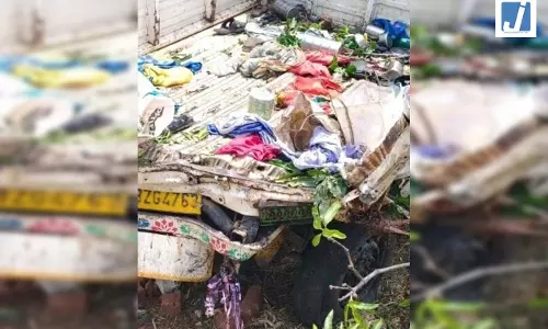 हाईवे पर पिकअप और ट्रक में टक्कर; पांच की मौत, 20 घायल