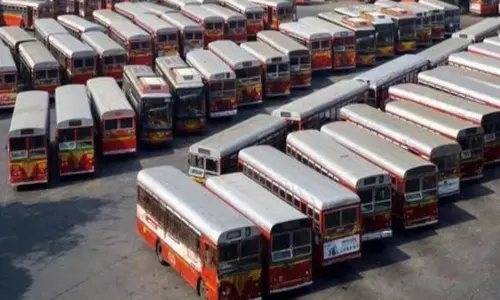 Mumbai: बेस्ट कर्मचारियों के समर्थन में बीएमसी कर्मियों ने दिखाई एकजुटता Mumbai: बेस्ट कर्मचारियों के समर्थन में बीएमसी कर्मियों ने दिखाई एकजुटता