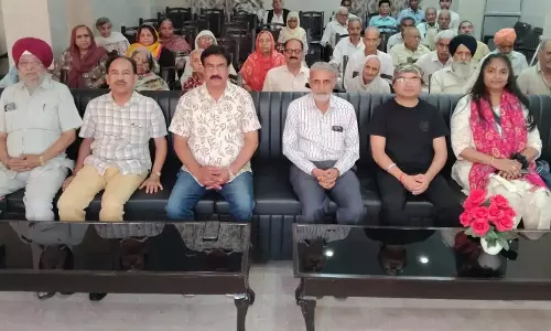 Jammu: वरिष्ठ नागरिकों के लिए आयोजित हुआ योग थेरेपी और स्वास्थ्य शिविर Jammu: वरिष्ठ नागरिकों के लिए आयोजित हुआ योग थेरेपी और स्वास्थ्य शिविर