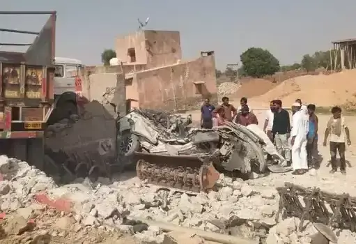 Nagaur: भीषण सड़क हादसे में दंपती और बेटी की मौत, दूसरी बेटी गंभीर रूप से घायल Nagaur: भीषण सड़क हादसे में दंपती और बेटी की मौत, दूसरी बेटी गंभीर रूप से घायल