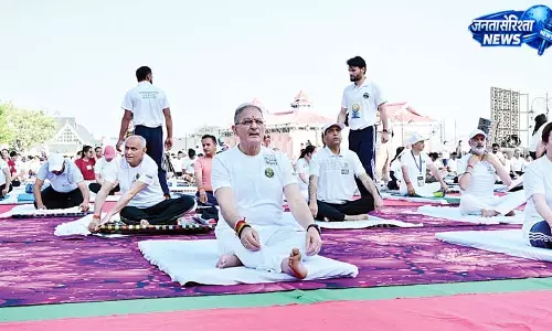 योग दिवस पर स्वस्थ जीवन का संदेश, राज्यपाल ने शिमला, मुख्यमंत्री ने हमीरपुर से किया योगाभ्यास योग दिवस पर स्वस्थ जीवन का संदेश, राज्यपाल ने शिमला, मुख्यमंत्री ने हमीरपुर से किया योगाभ्यास