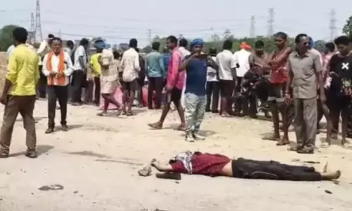 ट्रैक्टर ने लिया चपेट में, एक्टिवा सवार की मौत ट्रैक्टर ने लिया चपेट में, एक्टिवा सवार की मौत