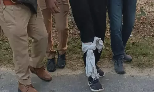 Kaithal: पुलिस कार्रवाई में आरोपी के पैर में लगी गोली, गिरफ्तारी हुई Kaithal: पुलिस कार्रवाई में आरोपी के पैर में लगी गोली, गिरफ्तारी हुई