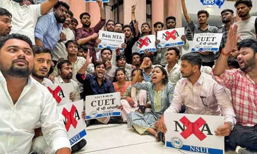 Chennai NEET के खिलाफ DMK छात्र विंग का प्रदर्शन