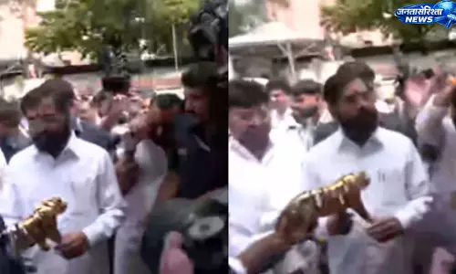 मानसून सत्र के दौरान Eknath शिंदे को भेंट की गई बाघ की मूर्ति, विधानसभा में दिखा अनोखा दृश्य