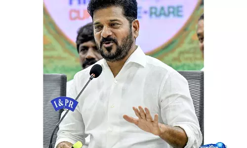 तेलंगाना के CM ने राजनाथ सिंह से मुलाकात की, अहम रक्षा परियोजनाओं के लिए जल्द मंज़ूरी की मांग की तेलंगाना के CM ने राजनाथ सिंह से मुलाकात की, अहम रक्षा परियोजनाओं के लिए जल्द मंज़ूरी की मांग की