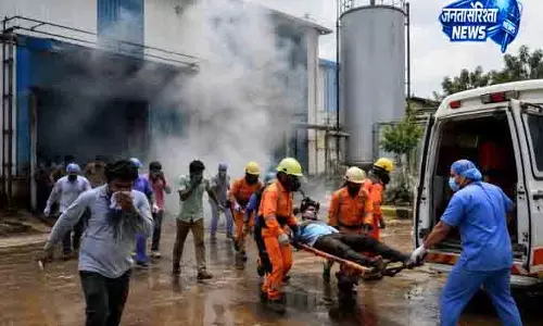 Tiruvallur गैस रिसाव: मृतकों की संख्या 5 हुई Tiruvallur गैस रिसाव: मृतकों की संख्या 5 हुई